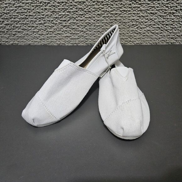 NICOLES Women's White Slip On Casual Canvas Flats Size 6 - Picture 1 of 9